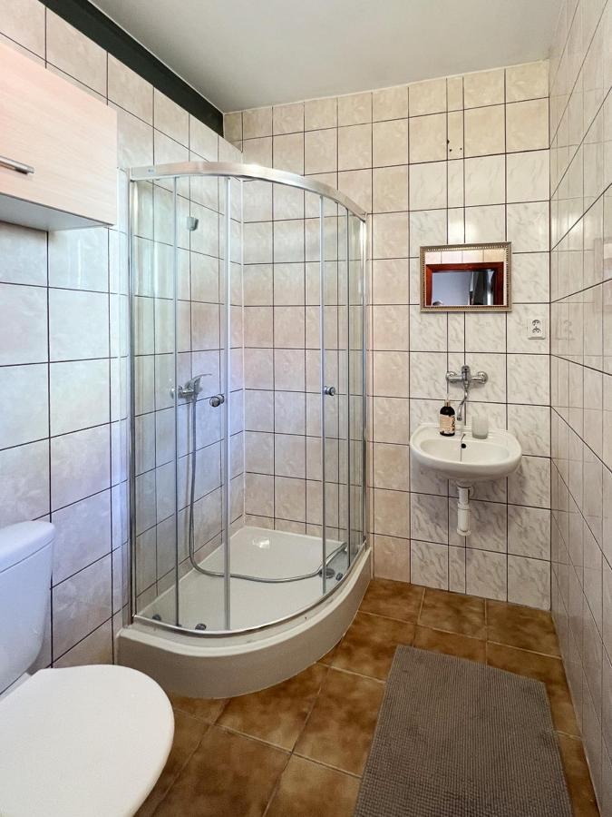 2- posteľová izba s kúpeľňou EMKA v PENZION TRSTENÁ Esterno foto